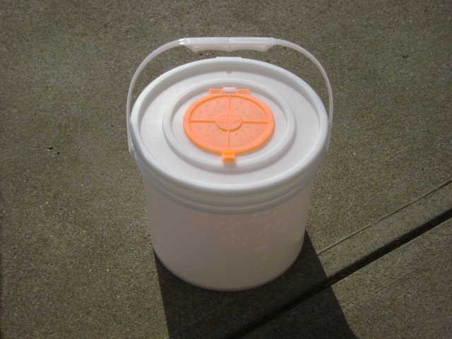 Challenge 3 1/2 Gal Bucket with Lid